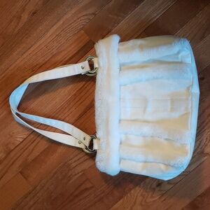 WOMENS WHITE WINTER PURSE, BATH AND BODY WORKS BAG